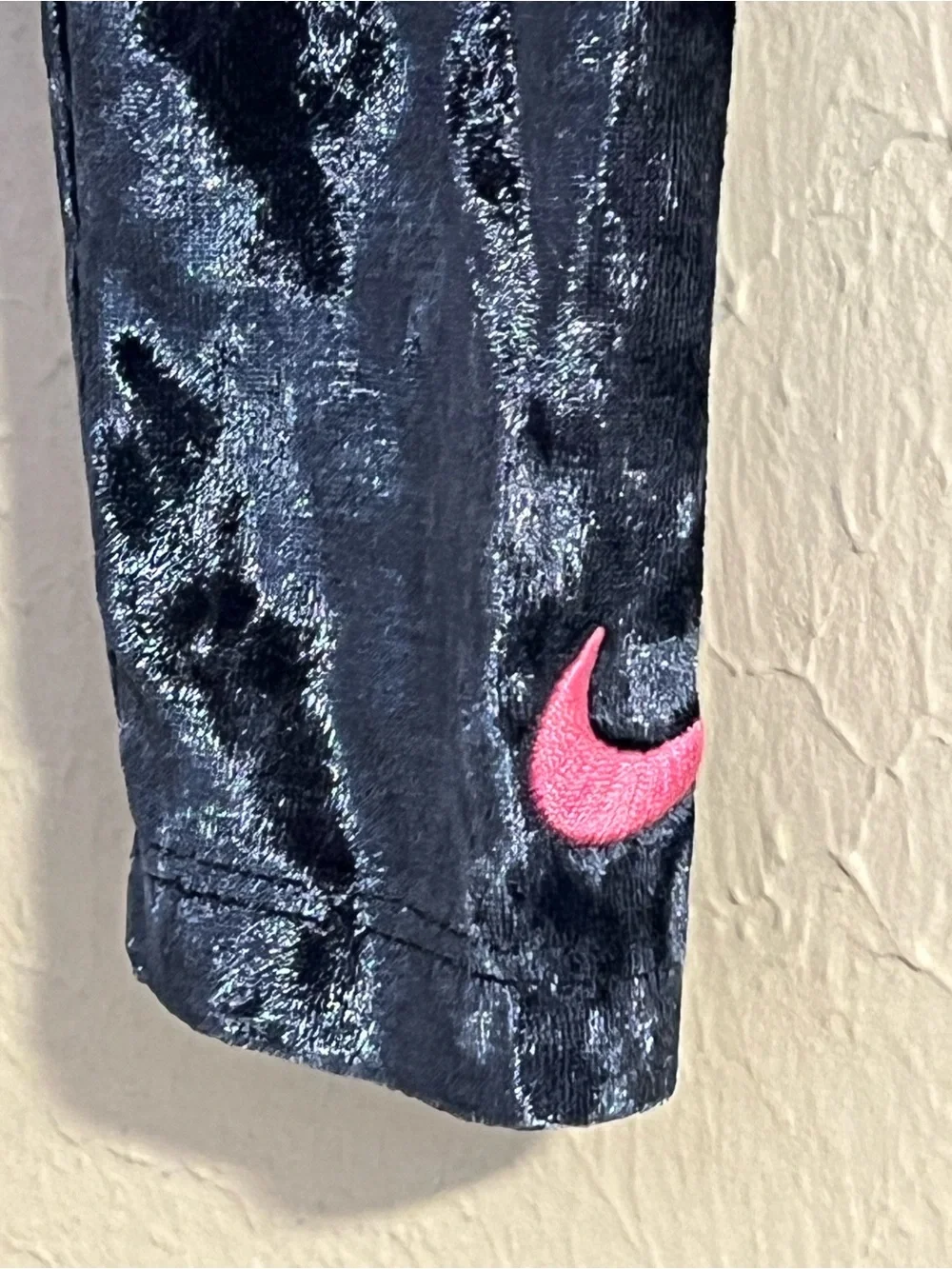 🪩 Nike Pink Puffer Vest & Legging Set with White Top - Picture 5 of 8